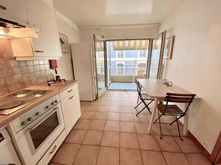 Comfortable, Very Well Located Between Train Station And Lake! Lausanne Bagian luar foto