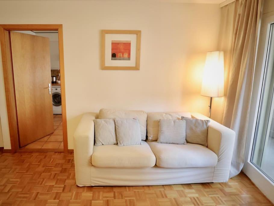 Comfortable, Very Well Located Between Train Station And Lake! Lausanne Bagian luar foto