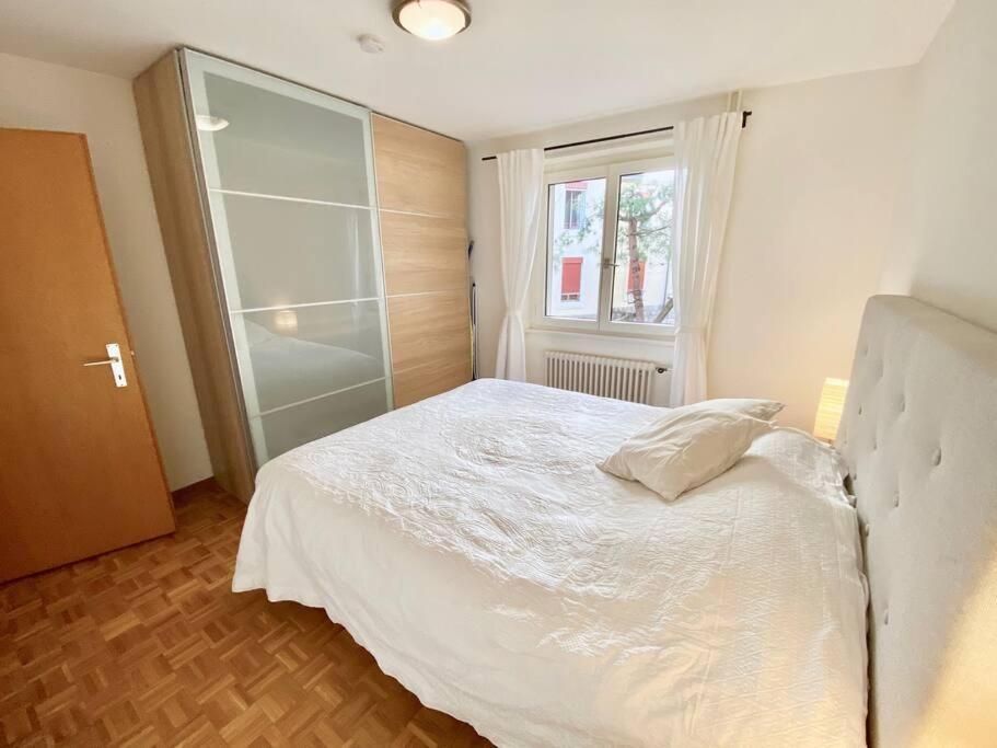 Comfortable, Very Well Located Between Train Station And Lake! Lausanne Bagian luar foto